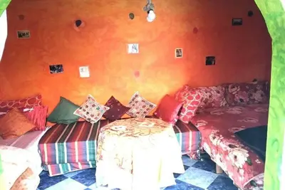 Image de chambre privée pour 1 a 3 personnes, grand lit, 2 lits simples, wifi. . .