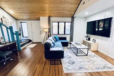 Image de Frais, maison moderne sur le dos 40, parcours de golf, Tv 75 \", chargeur Tesla