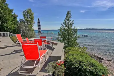Image de Luxe maison de trois chambres sur le magnifique front de mer bleu Crystal Lake
