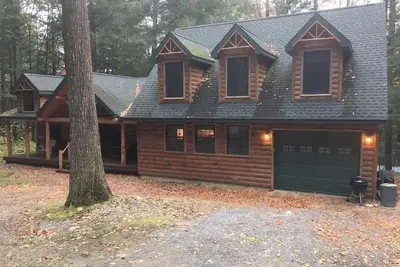 Image de Belle grande cabane en rondins dans les Adirondacks du Sud