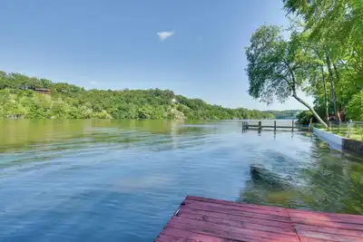 Image de Nouveau-Hot Springs Lakefront Resort Home, Deck & Dock