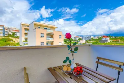 Près de la plage de Znjan, studio spacieux avec balcon