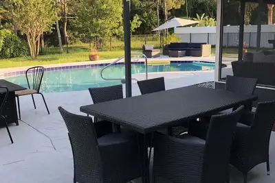 Image de Moderne * Piscine Chauffee * Proche De La Plage * Ami Des Animaux De Compagnie * Cour Cloturee