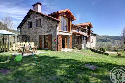 Image de Gîte rural avec cheminée, salle de jeux, espace télétravail et accès direct aux sentiers de randonnée