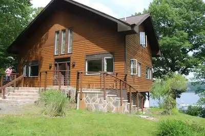 Image de Private Hudson Valley Haven avec vue sur la rivière