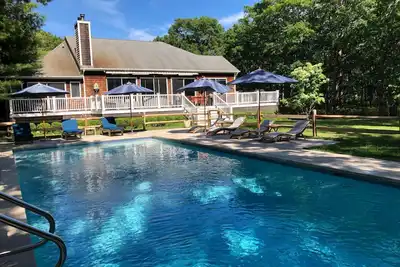 Image de 5 chambres / 5 salles de bain grande propriété isolée sur plus d'un acre