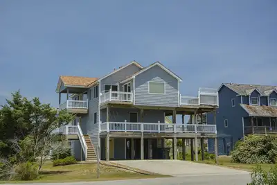 Image de Bord de mer 46: Oceanside, bain à remous privé, courte promenade de l'accès à la plage, 5 chambres à coucher.