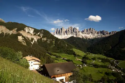 Image de Ferme de montagne dans le village naturel de Villnösstal
