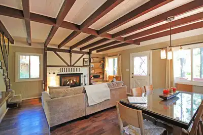 Image de Moana Circle Chalet - Lakeside Of Hwy - 2 chambres 2 salles de bain