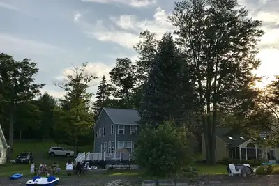 Image de Level Lakefront (pas de marches) West Shore - 5 min du village