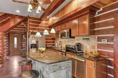 Image de Cabine exclusive - magnifique vue imprenable sur le lac Travis - 2 acres, accès au lac