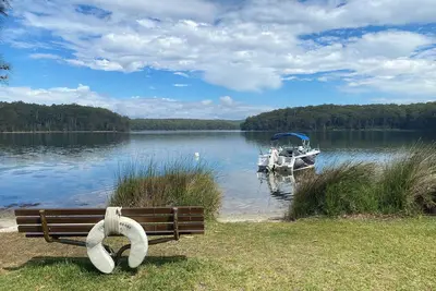 Image de Grande maison au bord du lac avec piscine surplombant le parc national, idéale pour 2 familles