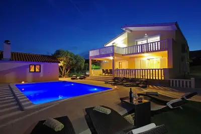 Image de Villa Iva pour 14 personnes près de Split piscine privée et 7 chambres