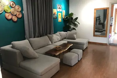 Image de Duplex centre-ville - Hottub 2 Br \/ jardin \/ immense terrasse privée