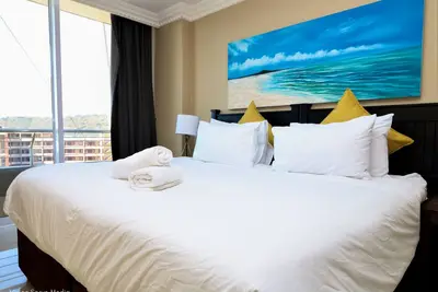 Image de Venez sentir la chaleur et le soleil de Durban dans nos appartements modernes Ă la plage