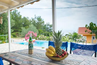 Image de Villa Sarakiniko avec piscine privée