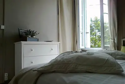 Image de Belle appartement lumineux, très bien située à coté des plages du débarquement. .