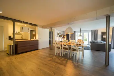 Image de Appartement loft pour 6 personnes. Sauna, piscine, terrasse. Jardin.