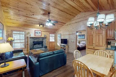 Image de Paix dans les bois: 2 Br, 2 Ba Cabin \/ Bungalow Ă Sautee Nacoochee, pour 4 personnes