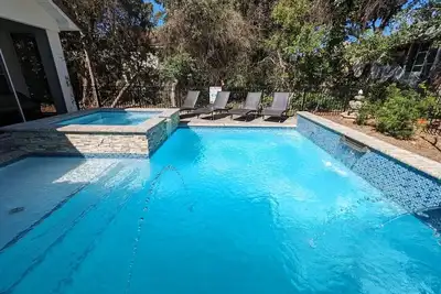 Image de Destiny 5b * Piscine immense * Théâtre * Terrain de jeu * Salle de sport