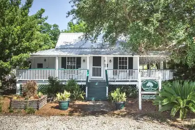 Image de Historic Raney Guest Cottage dans le centre-ville d’Apalachicola en Floride