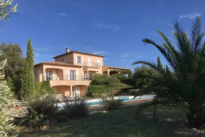 Image de Grande villa dans propriété isolée au sein du massif des Maures