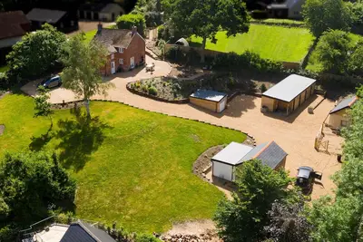 Image de Nouveau 20% de réduction! Cottage dans le parc national de New Forest avec bain à remous de luxe pour 6 personnes