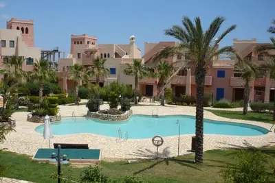 Image de Maison avec 2 chambres à coucher, 2 salles de bain, terrasses et magnifique urbanisation
