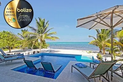 Image de Esmeralda Del Mar - Construite en 2017, maison moderne et tropicale au bord de la plage avec piscine privée