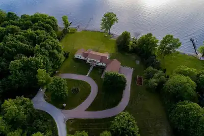 Image de Privé et vaste front de mer du lac Champlain, vues spectaculaires et couchers de soleil!