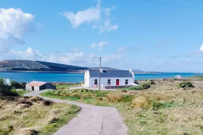 Image de Juste au bord de la mer avec vue panoramique - Superbe Cottage Drimlaghdrid