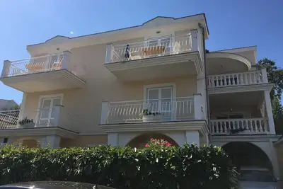Image de Appartement moderne près de la plage avec vue sur la mer