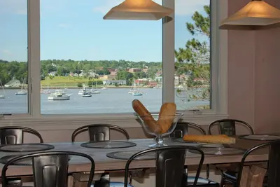Image de Oceanfront moderne Manse proche du centre et Services
