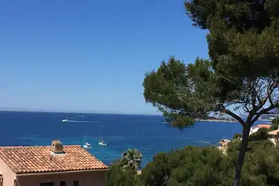 Image de Appart type villa à Sanary vue mer, 150  mètres de la plage de Beaucours.