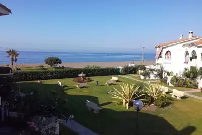 Image de Bungalow, 1ère ligne de la plage,