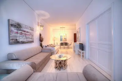 L'appartement blanc dans le centre de Glyfada