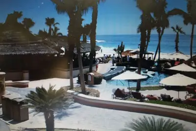 Image de Détendez-vous au bord de la piscine en famille ou partez à l'aventure dans la magnifique ville de Los Cabos, au Mexique.