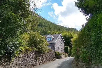 Image de Old Rectory Cottage, près de Betws y Coed dans le parc national de Snowdonia. Chien amical