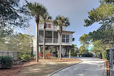 Image de Nouvelle liste! Maison de plage privée à Blue Mountain Beach. Accès facile à pied à la plage!
