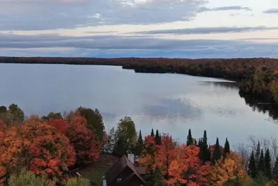 Image de Belle maison pour la motoneige et la navigation de plaisance sur le lac Presque Isle