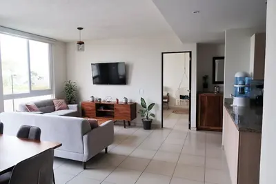 Image de * Tout Neuf * Moderne * Appartement De Luxe * Vue Imprenable Sur Le Toit À 360 ° Et Piscine! ! !