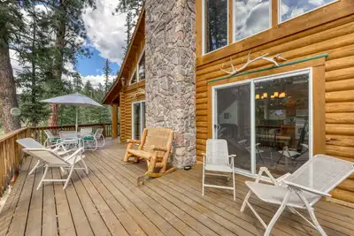 Image de Cabine de montagne atmosphérique w / balcon et foyer - 3 miles to Purgatory!