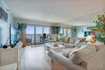 Image de ACTIVITÉS Quotidiennes Gratuites! Spacieux condo de 3 chambres et 2 salles de bain a subi d'importantes rénovations.