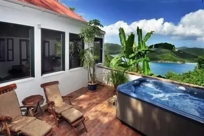 Image de Côté vent: calme, vue magnifique, bain à remous, élégamment aménagés, jardins luxuriants