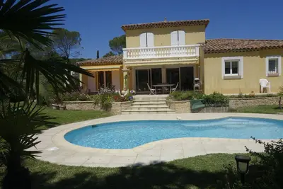 Image de Villa avec piscine 6 personnes entre plages et golfs