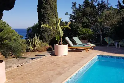 Image de Superbe villa avec vue sur la mer, piscine et 300 mètres de la plage isolée