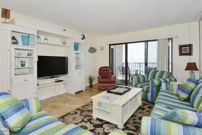 Image de ACTIVITÉS Quotidiennes Gratuites! Linge Inclus *! Spacieux condo de 3 chambres et 2 salles de bain situé au 8e étage. Nouveau mobilier pour 2013.