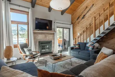 Image de Vues à couper le souffle sur la montagne à côté de la crique!