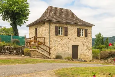Image de Maisonnette en Corrèze | Tv, Fibre optique, terrasse, espaces verts privés
