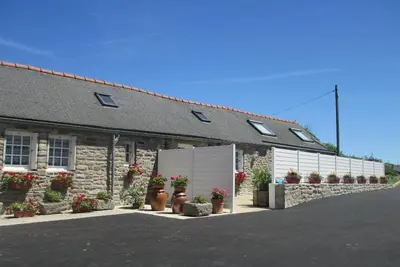 Image de Gîte du menhir plain pied entre terre et mer